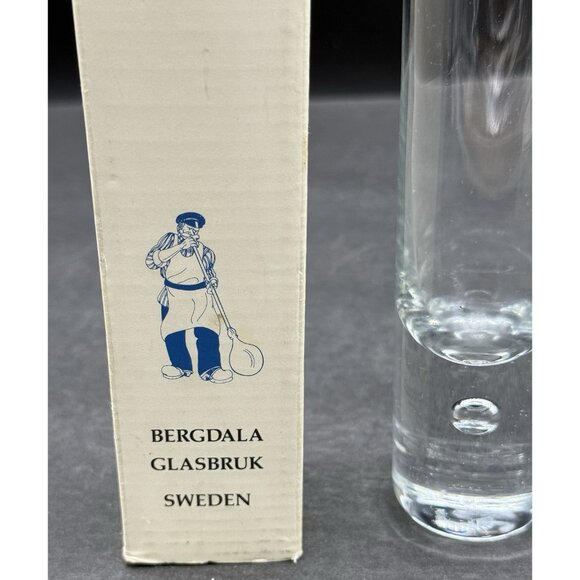 Vintage Swedish Bergdala Glasbruk Scandinavian Glass Vase Air Bubble Base - Picture 2 of 9